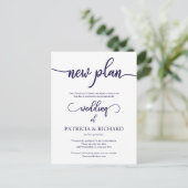 Nieuw plan Uitgestelde bruiloft Navy Blue Script Briefkaart (Staand voorkant)