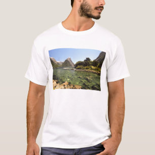Nieuw-Zeeland, Miter Peak en Bowen die de rivier b T-shirt