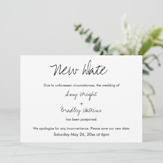 "Nieuwe datum" Casual uitgestelde huwelijksaankond Kaart (Staand voorkant)