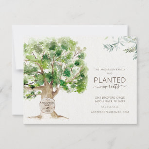 Nieuwe eikenboomstammen die aankondiging verplaats