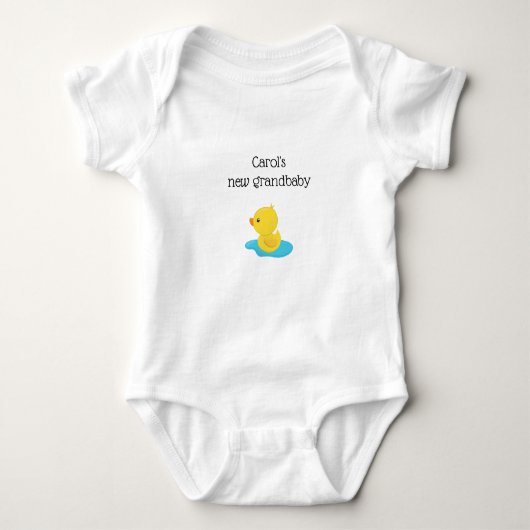 Nieuwe Grandbaby met Baby Duck in Puddle Romper (Voorkant)
