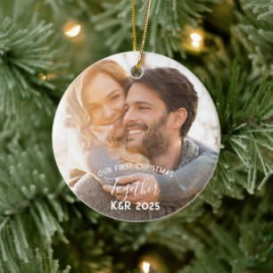 Nieuwkomers verloofden ons eerste kerstfeest samen keramisch ornament