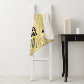 Nieuws papier met oud papier sherpa deken (In situ)