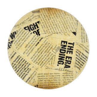 Nieuws papier met oud papier snijplank