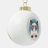 nieuwsgierig Siamese Kitten Keramische Bal Ornament (Links)