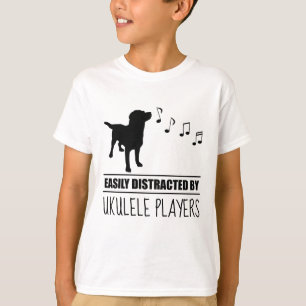 Nieuwsgierige Dog gemakkelijk verstoord door Ukule T-shirt