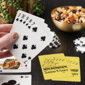 Nieuwsgierige kat wordt gemakkelijk afgeleid door  pokerkaarten (Insitu)