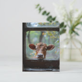 Nieuwsgierige Koe die door een raam kijkt Briefkaart (Staand voorkant)