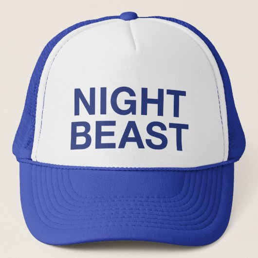 NIGHT BEAST leuke slogan trucker hoed Trucker Pet (Voorkant)
