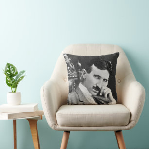 Nikola Tesla (1856-1943) op 40-jarige leeftijd Kussen