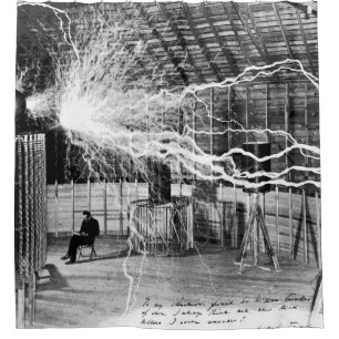 Nikola Tesla dans son rideau en douche de