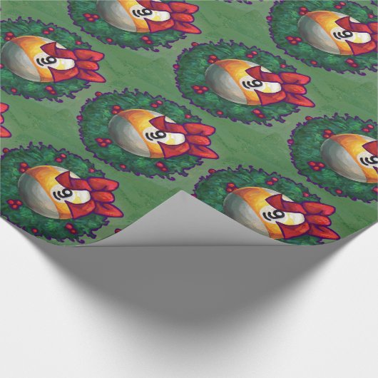 Nine Ball in Wreath Pattern on Green Cadeaupapier (Hoek)