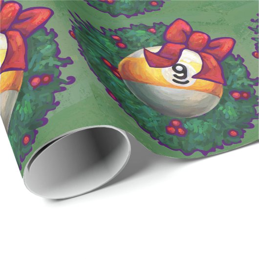 Nine Ball in Wreath Pattern on Green Cadeaupapier (Rol Hoek)