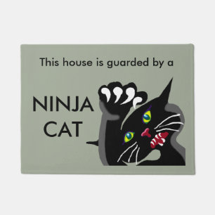 Ninja-kat met bewaker deurmat