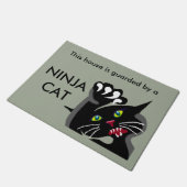 Ninja-kat met bewaker deurmat (Schuin)