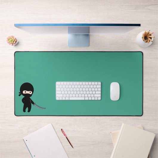 Ninja minuscule en colère sur vert foncé (Bureau 1)
