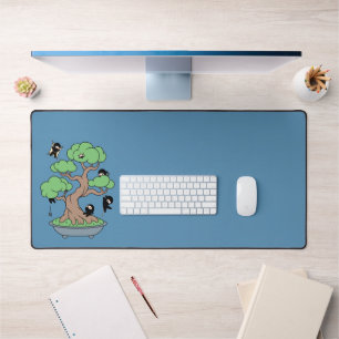 Ninjas minuscules dans l'arbre Bonsai en bleu