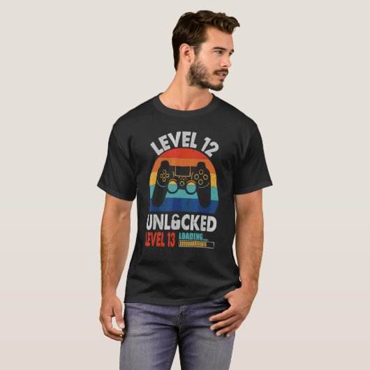 Niveau 12 Ontgrendeld Niveau 13 12e verjaardag lad T-shirt (Voorkant volledig)