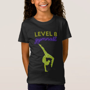 Niveau 8-gymnast voor gouden T-shirt