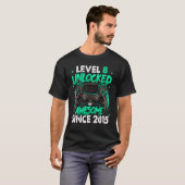 Niveau 8 niet-vergrendeld Geweldige sinds 2015 8e  T-shirt (Voorkant volledig)