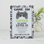 Niveau du jeu vidéo jusqu'à Gamer Invitation d'ann (Debout devant)