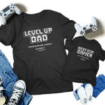 Niveau Haut Gamer Papa Enfant Joueur Gen Suivant J<br><div class="desc">Célébrez le lien de jeu ultime avec nos t-shirts assortis "Gamer Dad & Next Gen Player" ! Avec des modèles rétro "Level Up Dad" et "Next Gen Gamer", ces chemises sont parfaites pour la Fête des pères, les anniversaires, ou tout événement de jeu. Montrez votre passion commune avec des graphismes...</div>