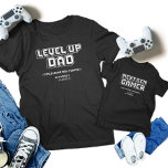 Niveau Haut Gamer Papa Enfant Joueur Gen Suivant J<br><div class="desc">Célébrez le lien de jeu ultime avec nos t-shirts assortis "Gamer Dad & Next Gen Player" ! Avec des modèles rétro "Level Up Dad" et "Next Gen Gamer", ces chemises sont parfaites pour la Fête des pères, les anniversaires, ou tout événement de jeu. Montrez votre passion commune avec des graphismes...</div>
