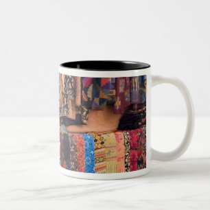 NM, New Mexico, Santa Fe, Navajo kleding, Tweekleurige Koffiemok