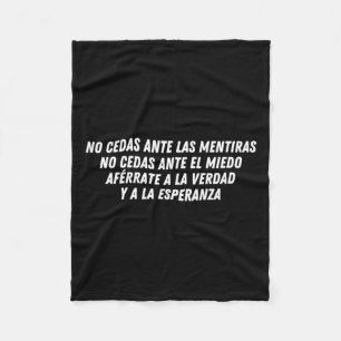 No Cedas Ante Las Mentiras (wit) Fleece Deken