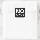 No Kings bold protest Vierkante Sticker (Tas)