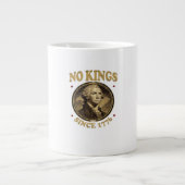 No Kings Since 1776 Classic Extra Grote Beker (Voorkant)