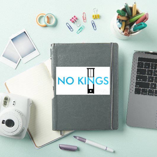 NO KINGS sticker - blauwe tekst (iPad Cover)