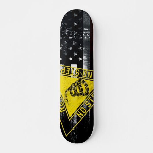 NO STEP Gadsden Snake Industrial American Flag Skateboard (Voorkant)
