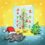 Noël en juillet Carte de voeux<br><div class="desc">Cette jolie carte postale, dessinée à la main dans un style de dessin animé et colorée en aquarelles, montre deux petits ours koala accrochés à un arbre de noël orné de trois billes rouges et d'une grande étoile jaune. Sur le côté gauche de l'arbre, vous pouvez lire le mot "Heureux"...</div>