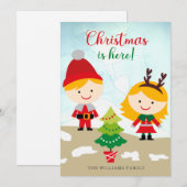 Noël mignon est ici ! Carte de vacances pour enfan (Devant / Derrière)