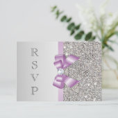 Nœud en sequins argentés faux lilac RSVP (Debout devant)