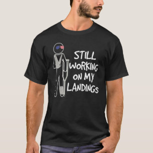 Nog bezig met mijn landing Gebroken arm en been Be T-shirt