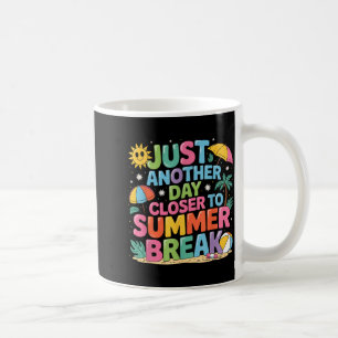 Nog een dag dichter bij de zomervakantie laatste d koffiemok