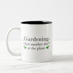 Nog een dag tuinieren op de Plant koffie-Mok Tweekleurige Koffiemok