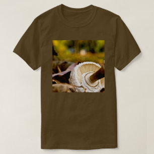 Nog steeds een paddenstoel waar is Alice? T-shirt
