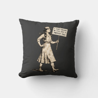 Nog steeds protesterend deze vintage feministische kussen
