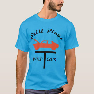 Nog steeds speelt met auto's t-shirt