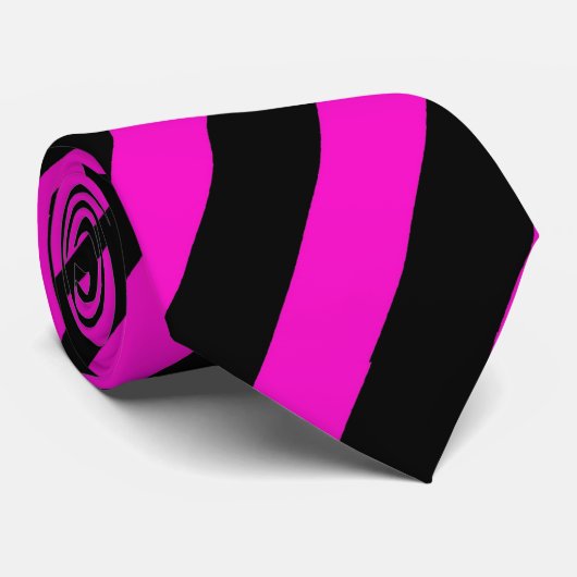 Noir et cravate barrée par rose (Roulé)