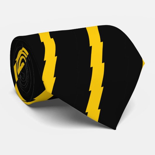 Noir et cravate de foudre d'or (Roulé)