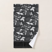Noir gris blanc Élégant Feuille Florale Moderne (Serviette à main)