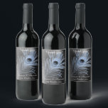 NOIR PEACOCK FEATHER ÉTIQUETTE DE VIN PERSONNALISA<br><div class="desc">UN ACCENT ÉLÉGANT ARRIÈRE - PLAN MÉTALLIQUE DE VIN AVEC PIÈCE DE PEACOCK PRESTAGE CENTRE. Simple mais élégant</div>