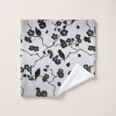 Noir sur les oiseaux Motifs en argent et fleurs de (Gant de toilette)