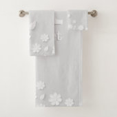 Nom à relief floral blanc initiales personnalisées (En situation)