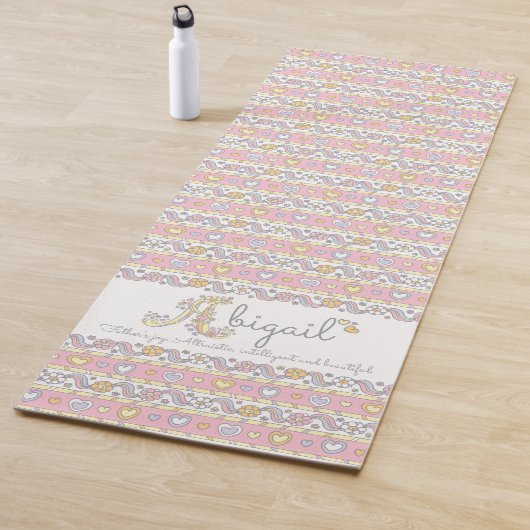 Nom abigail signifiant tapis de yoga jaune rose (En situation)