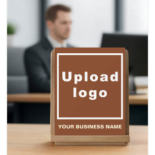 Nom commercial et logo sur le signe acrylique Brow